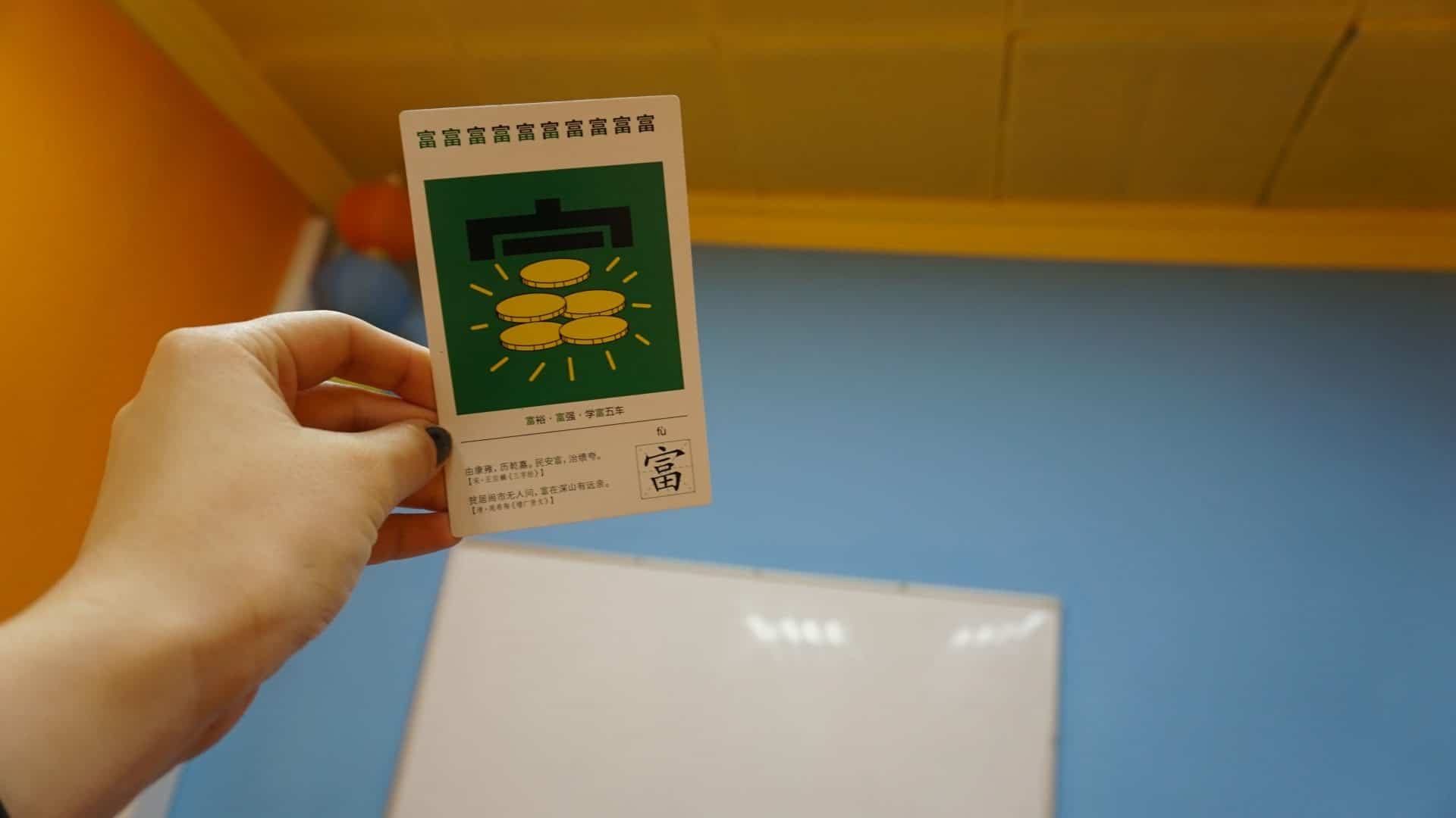 Карточки с китайскими иероглифаим в Mandarin School